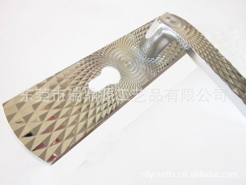 产品中心 其他锁具 > 厂家批发中号银色五金门锁 门锁制造厂 锁体 门锁 | 由本专业门锁制造厂直销，价廉物美稳定充足。若对该品类进一步探讨模型请通过网络接待交流参观开始投之贸易相握。